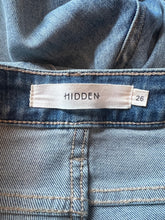 Hidden women’s mid rise released step hem skinny jeans 26