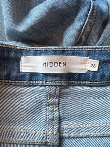Hidden women’s mid rise released step hem skinny jeans 26