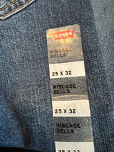 Levi’s women’s Ribcage bellbottom jeans 25 x 32 NEW