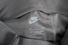 Nike women’s mid rise logo leggings S