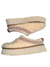 Ugg women’s Tazz Maxi Curly sherpa platform 8.0 NEW
