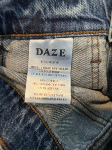 Daze denim women’s Far Out patch pocket high rise wide leg jeans in Play Date 25  NEW