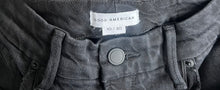 Good American women’s Good Petite straight leg jeans w/ darted back pocket 10/30