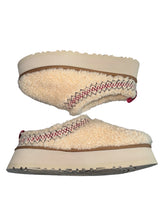 Ugg women’s Tazz Maxi Curly sherpa platform 8.0 NEW