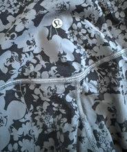 Lululemon women’s 7/8 length floral workout leggings 2
