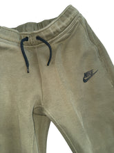 Nike boys tech fleece jogger pants M
