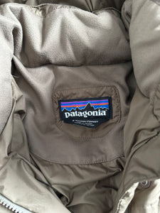 Patagonia women’s Down With It chevron down parka jacket S