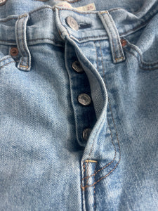 Levi’s women’s Wedgie Straight distressed jeans W25 L28
