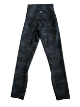Lululemon women’s cropped camo workout leggings 0