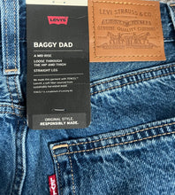 Levi’s women’s Baggy Dad mid rise straight leg jeans 24 x 32 NEW