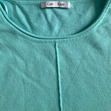 Gab & Kate women’s front seam sweater M/L