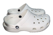 Crocs Classic Clog in linen women’s 7 men’s 5 NEW