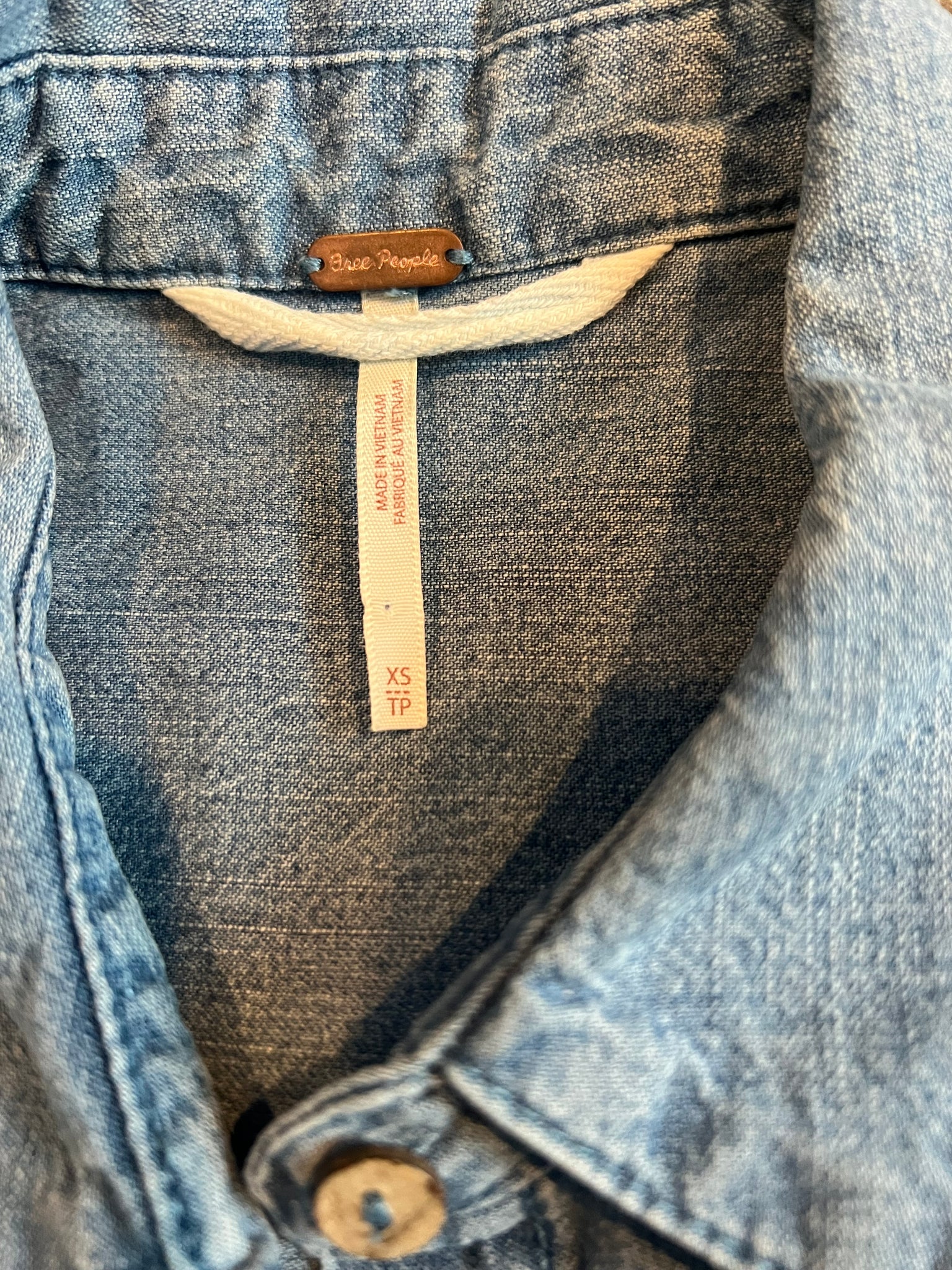 free people voyager shirt dress Free People women's Voyager denim shirt dress XS Makenna's Threads