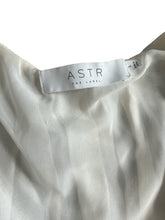 Astr The Label women’s bubble hem sleeveless blouse L