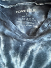 Katie J NYC junior women’s crew neck tee S