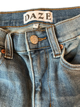 Daze Denim Women’s cropped kick bootcut jeans 25