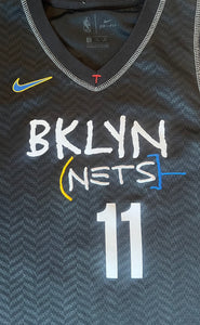 Nike boys Dri Fit Kyrie Irving #11 Brooklyn Nets Basquiat Jersey Swingman Basketball Youth L(14-16)