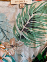 Skies Are Blue women’s tropical print wraparound blouse XS