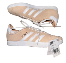 Adidas women’s Gazelle suede low top sneakers US 7.5 NEW