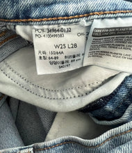 Levi’s women’s Wedgie Straight distressed jeans W25 L28