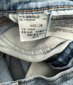 Levi’s women’s Wedgie Straight distressed jeans W25 L28
