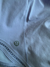 Lululemon women’s Hotty Hot HR lace trim shorts 4” lined 2
