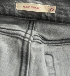 Levi’s Premium women’s Wedgie Straight jeans 25
