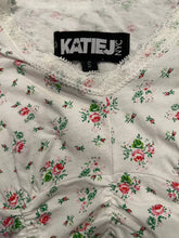 Katie J NYC juniors Alyssa floral cropped top S