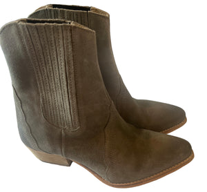 Free People women’s western suede bootie size 38(7.5)