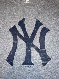 Fanatics men’s Yankees weathered logo tri-blend tee M