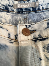 Tractr women’s acid wash ripped cutoff jean shorts 4/27