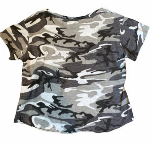 So Nikki big girls cropped camouflage and roses tee XL(14/16)