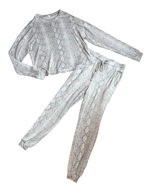 Fornia women’s 2pc gray snake print cozy knit top & joggers set S